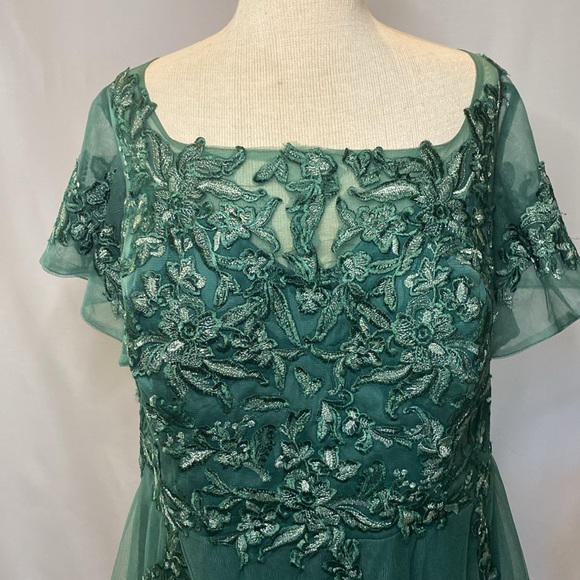 Plus size wedding dress, formal floor length gown unmarked size 24 - Picture 3 of 10